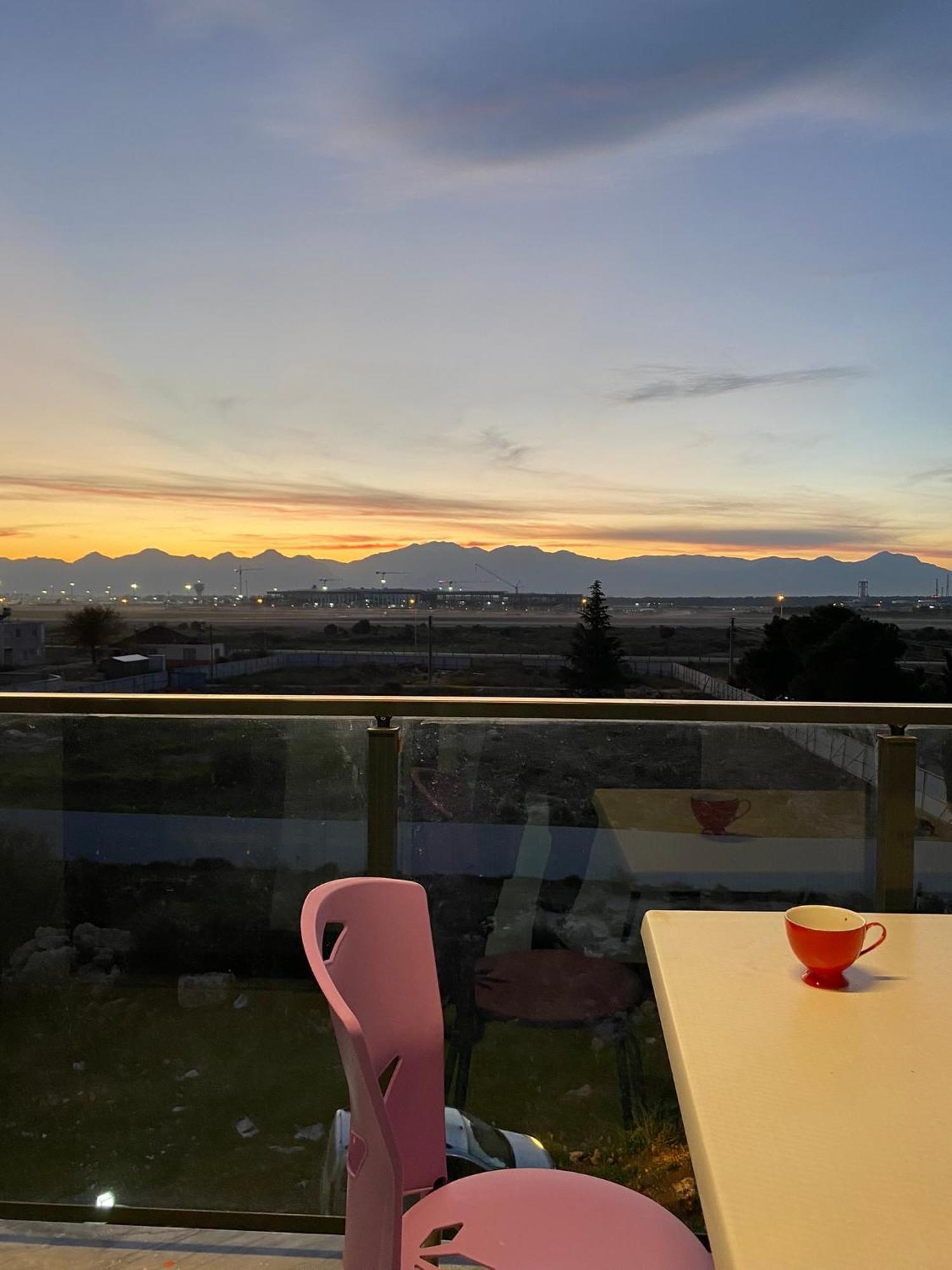 Havalimanina Yakin 1+1 Lux Suite Aksu  Exterior photo